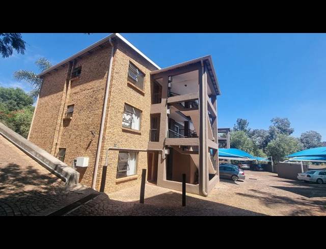 2 BEDROOM TOWNHOUSE FOR SALE IN MULBARTON